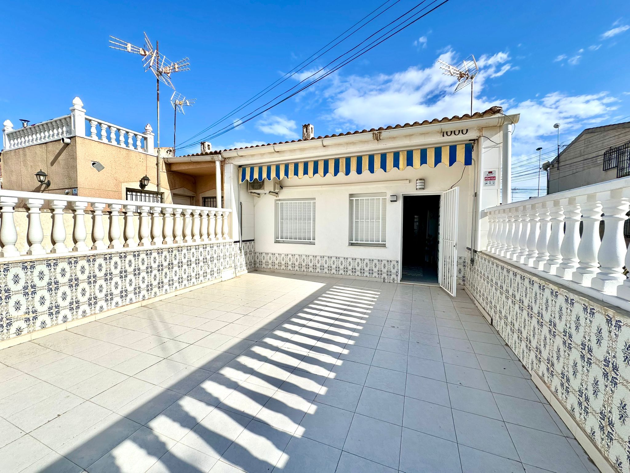 Venta_bungalow_esquina__sin_vecinos_arriba_Torrevieja