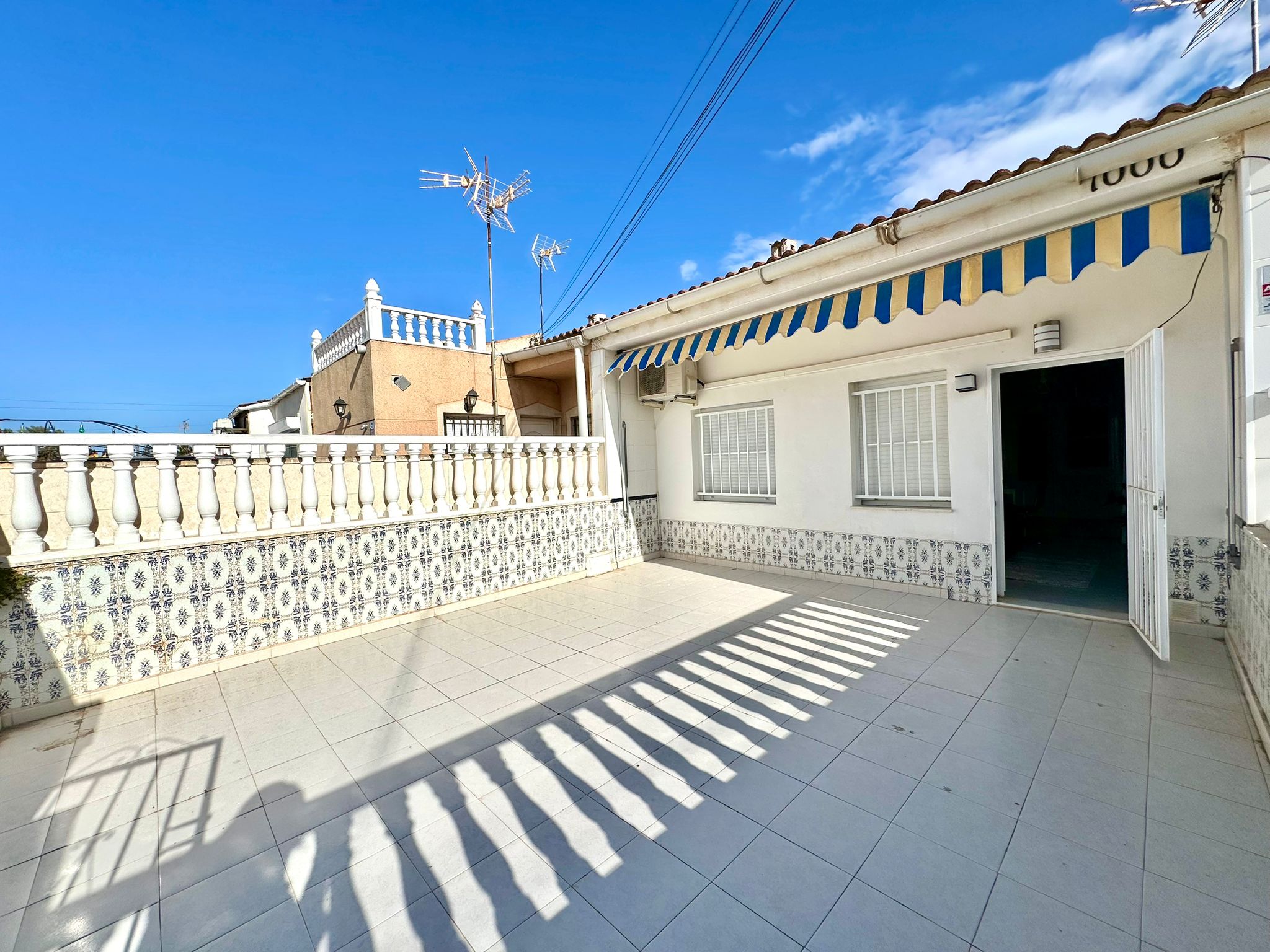Venta_bungalow_esquina__sin_vecinos_arriba_Torrevieja