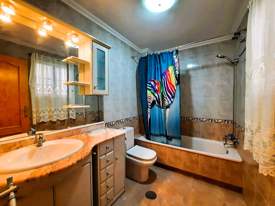 Alquiler_piso_3d_2b_centro_Torrevieja