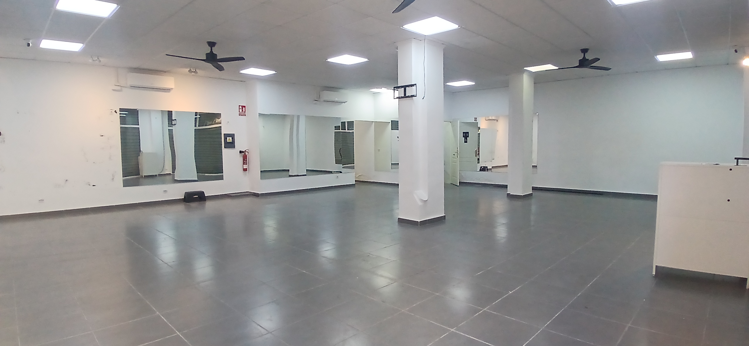 Alquiler_local_150_m2_esquina_centro_Torrevieja